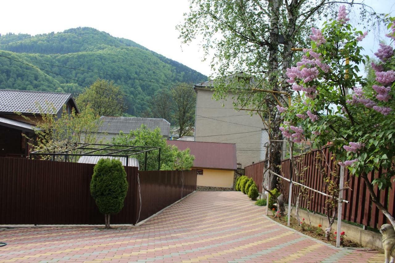 У Інни Hotel Mizhhirya  Exterior photo